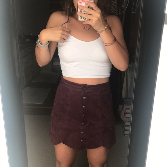 AEO Faux Suede Snap Front Scalloped Mini Skirt - Picture 4 of 5